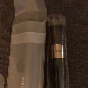 Liquid foundation brush